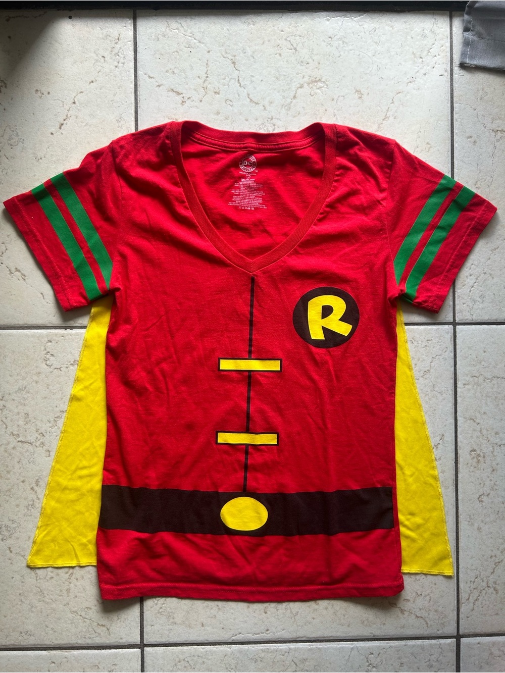 Robin-Inspired Costume Tee with detachable Yellow Cape and Green pant set